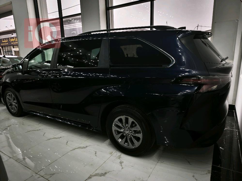 تۆیۆتا سیانا